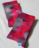 نمای نزدیک طرح جوراب نایک پنبه ای تای دای سرخابی-خاکستری - کار دست شیبوری